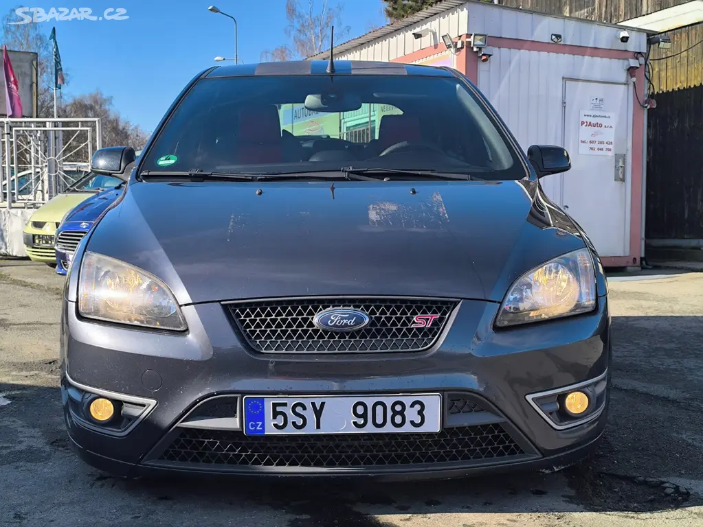 Ford Focus ST 225 2.5i Turbo 5V,ALU 18" - fotka 2