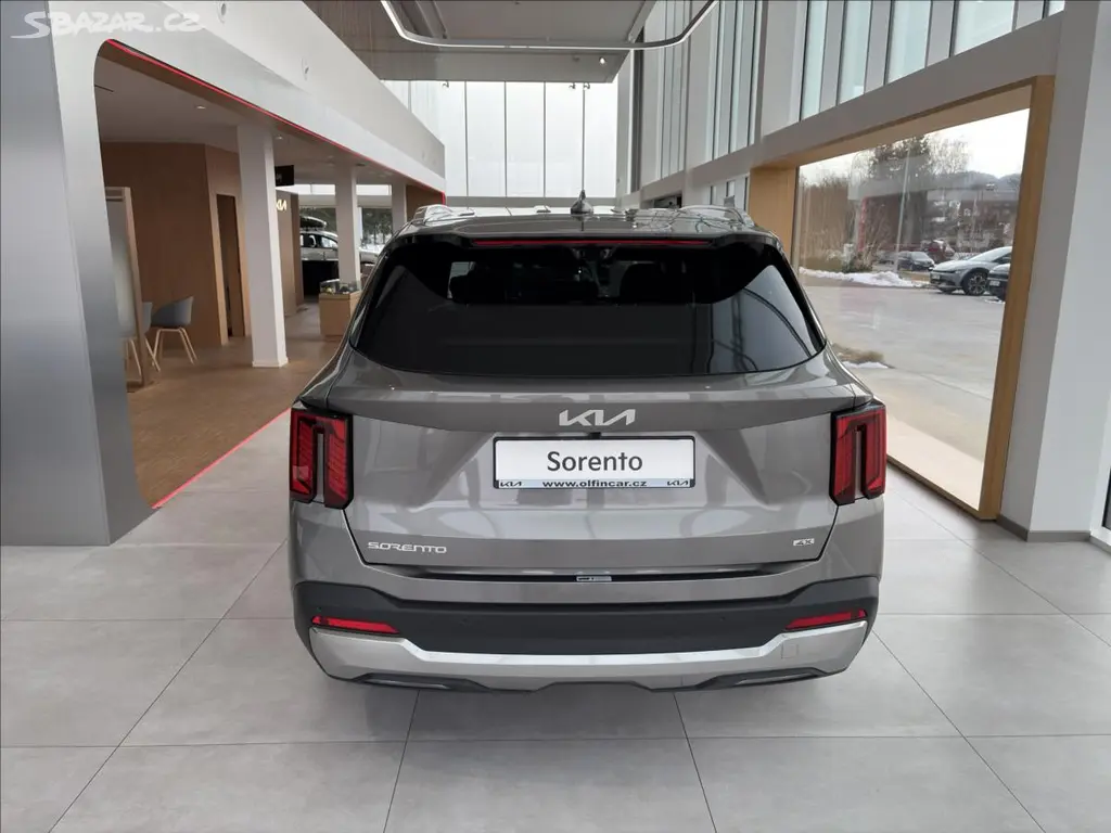 Kia Sorento, 2,2 CRDI 4x4 8DCT TOP - fotka 6
