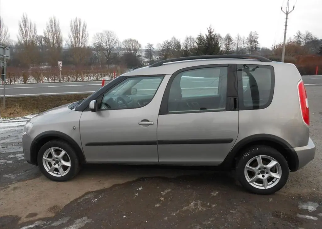 Škoda Roomster 1,4 16V 63 kW KLIMA Serviska - fotka 6