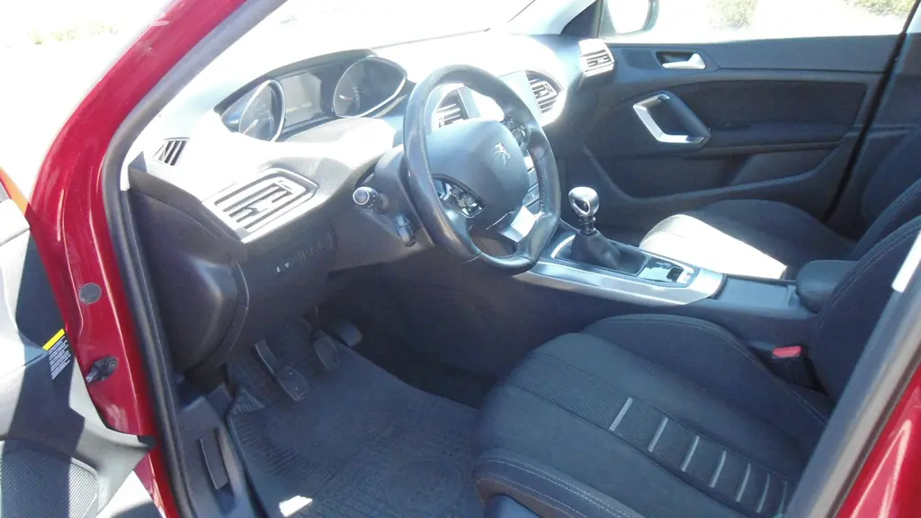 PEUGEOT 308 (T9) 1.6Hdi-88kw - fotka 6