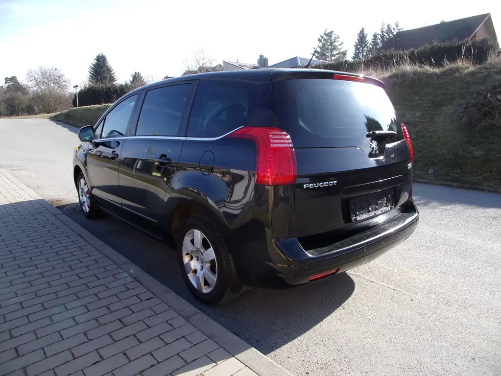 Peugeot 5008 1.6i,digiklima,7 míst,Panorama,1.maj. - fotka 5