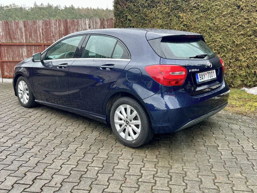 Mercedes-Benz Třídy A 180 d Sport automat / 2018 - fotka 3