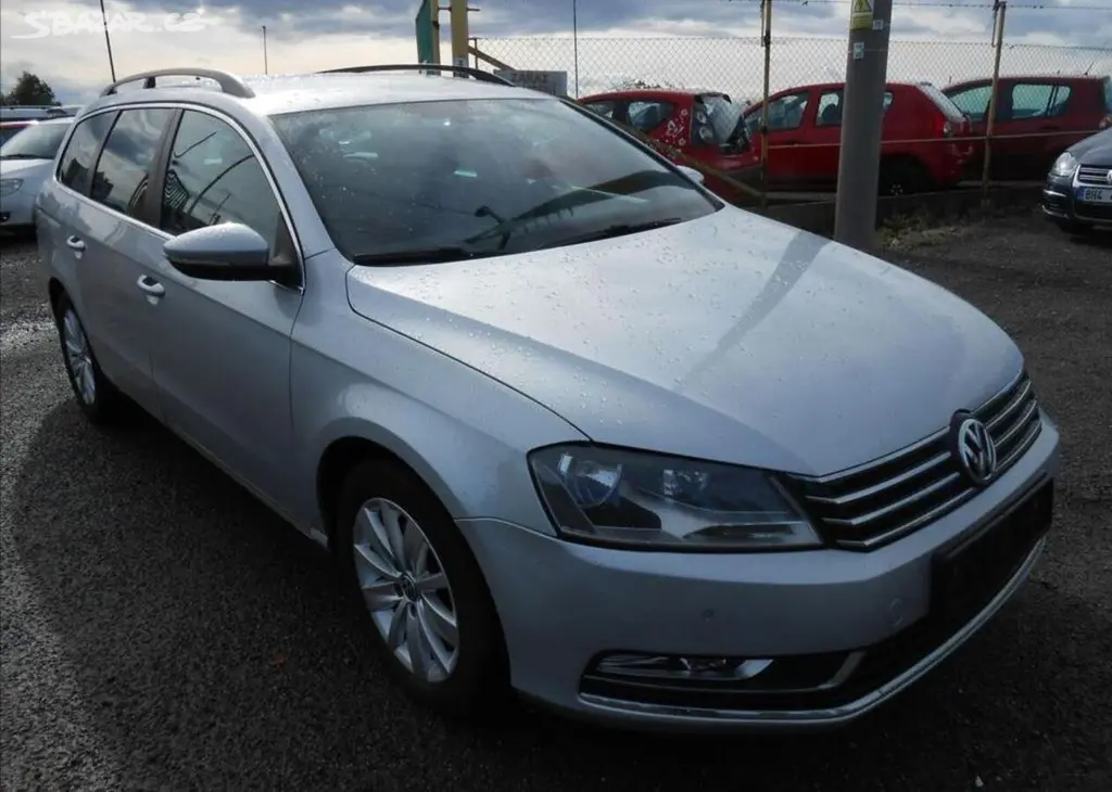 Volkswagen Passat 1,6 TDI 77 kW Serviska nafta - fotka 2