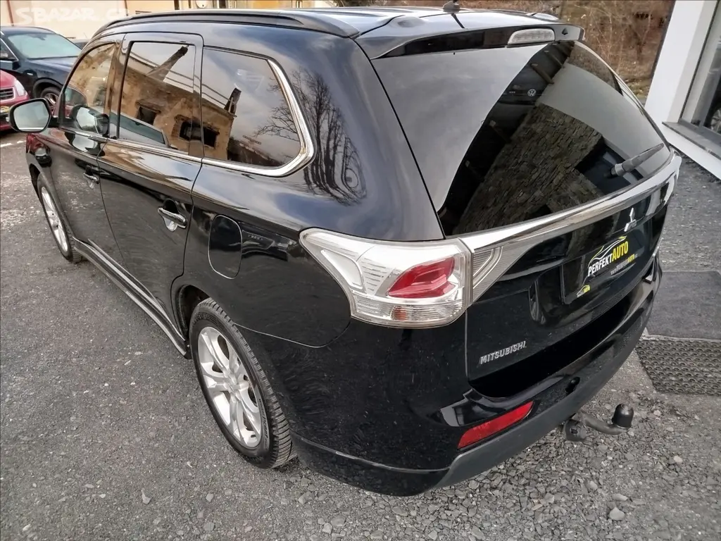 Mitsubishi Outlander, 2,3 D 110kW, AUTOMAT, 7-MÍST - fotka 4