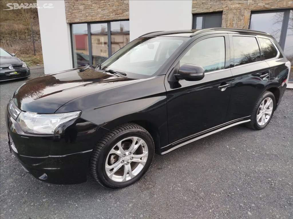 Mitsubishi Outlander, 2,3 D 110kW, AUTOMAT, 7-MÍST - fotka 2