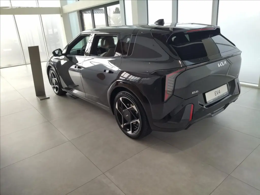 Kia EV4, 81,4 kWh GT-LINE - fotka 5