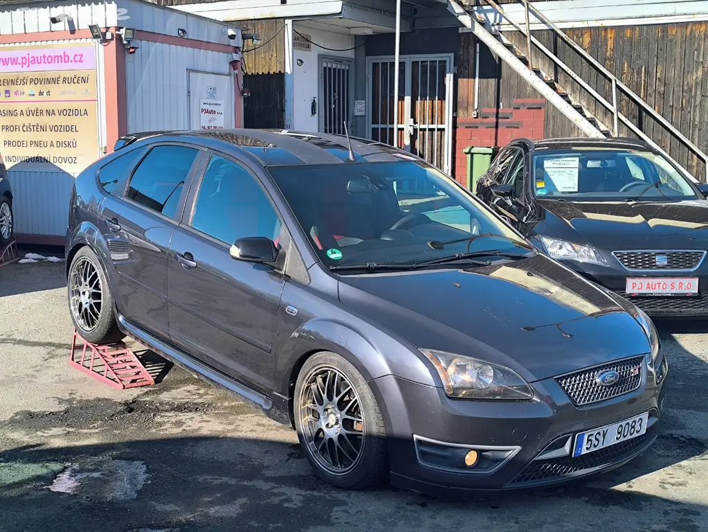 Ford Focus ST 225 2.5i Turbo 5V,ALU 18" - fotka 3