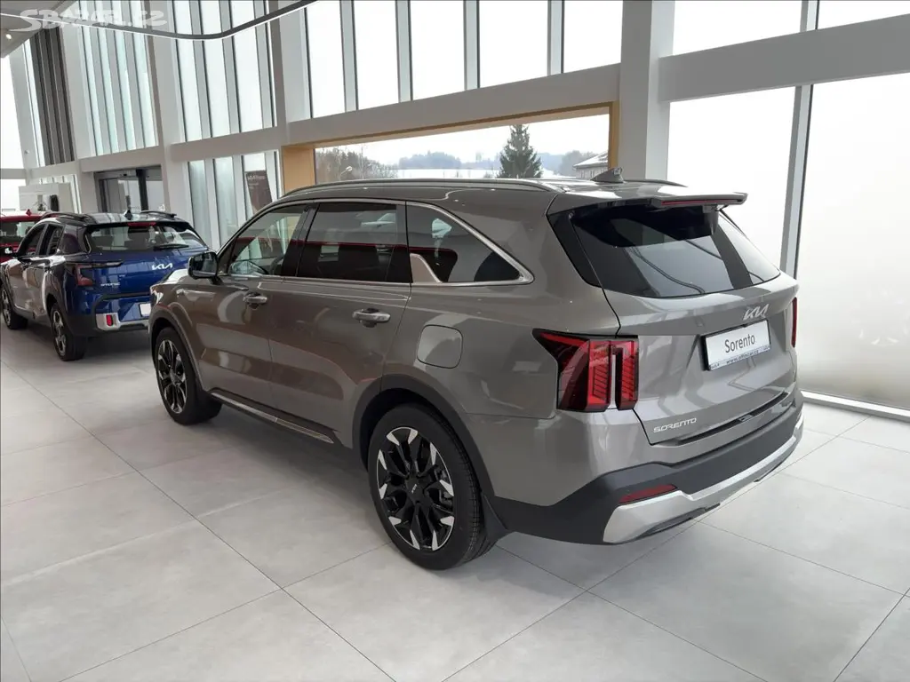 Kia Sorento, 2,2 CRDI 4x4 8DCT TOP - fotka 5