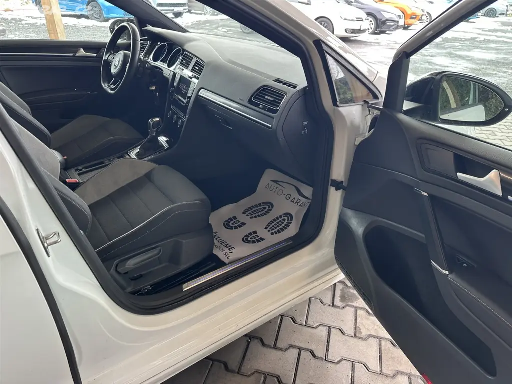 Volkswagen Golf Variant, 2,0 TSi 221kW 4motion R - fotka 6