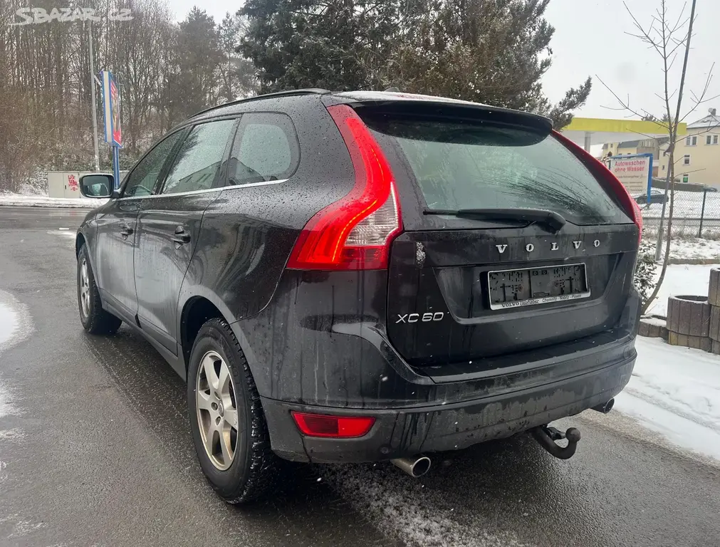 Volvo XC60 2.4D 4x4 Momentum 120kw - fotka 4