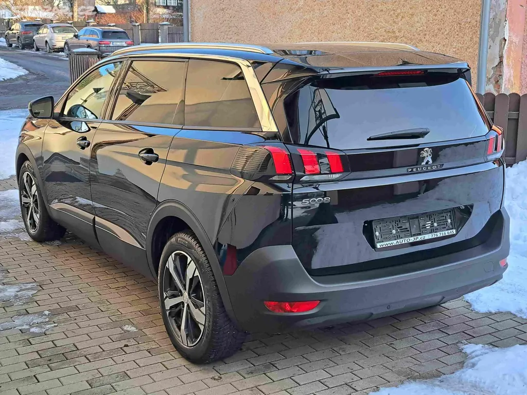 Peugeot 5008, 1,2 PT EAT8 18ALU PDC NAVI - fotka 5
