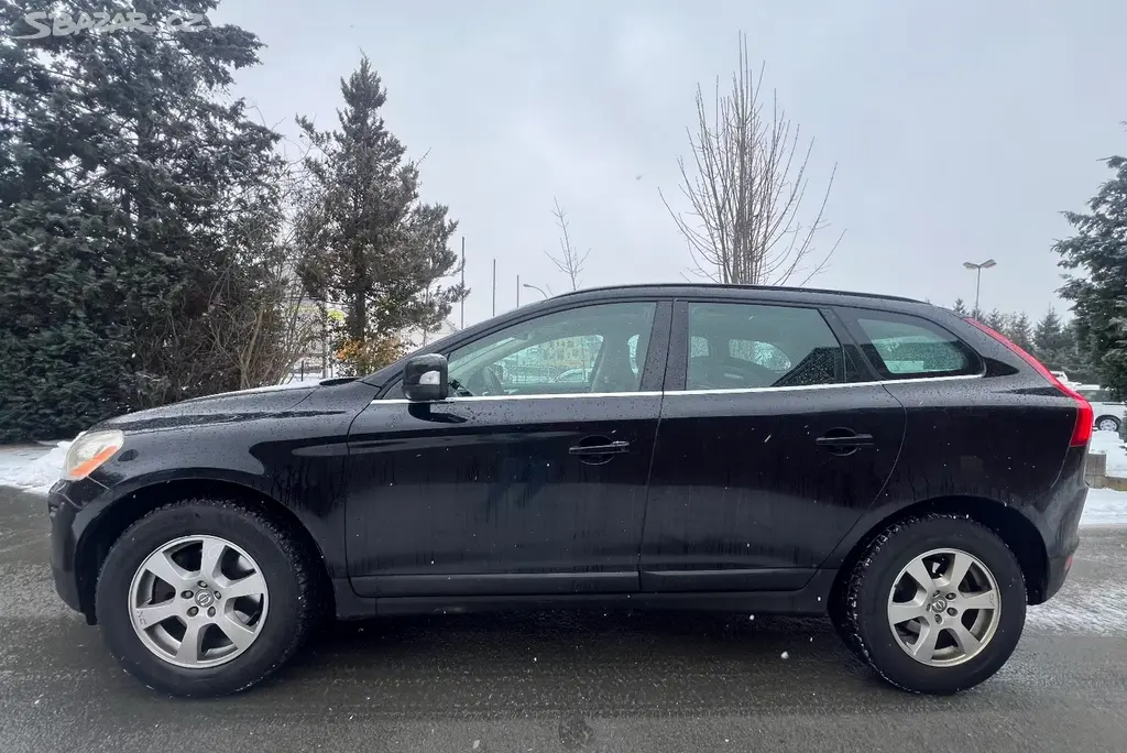 Volvo XC60 2.4D 4x4 Momentum 120kw - fotka 3
