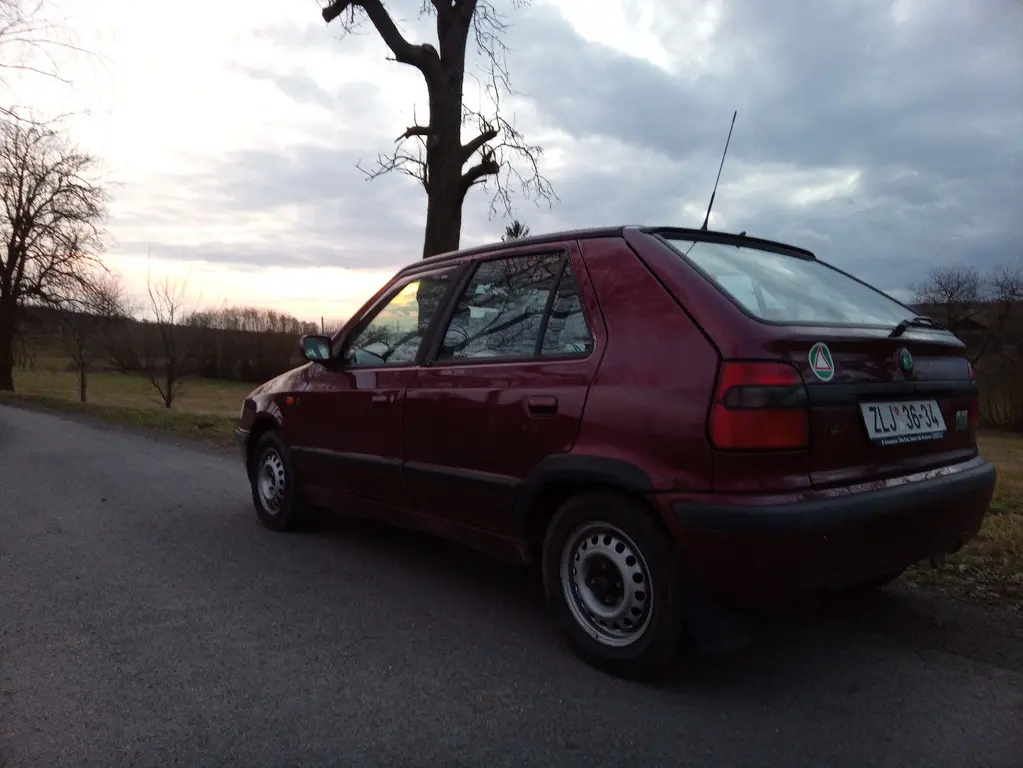 Škoda Felicia 1.3 MPI, 103 tkm Hot Chili / Díly - fotka 2