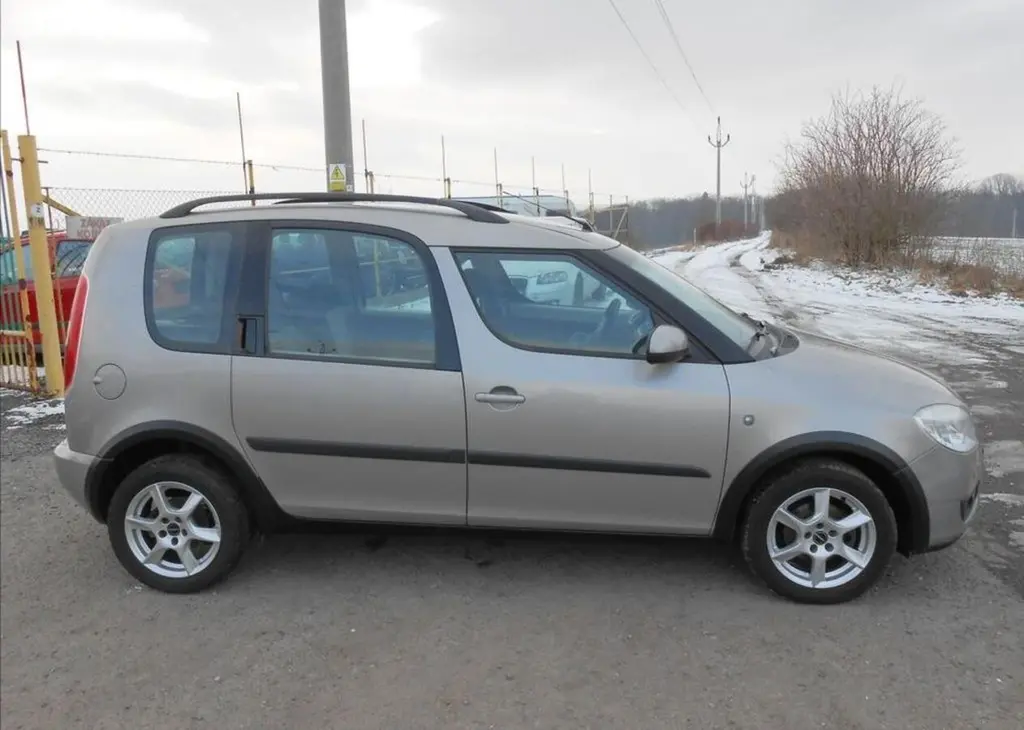 Škoda Roomster 1,4 16V 63 kW KLIMA Serviska - fotka 3