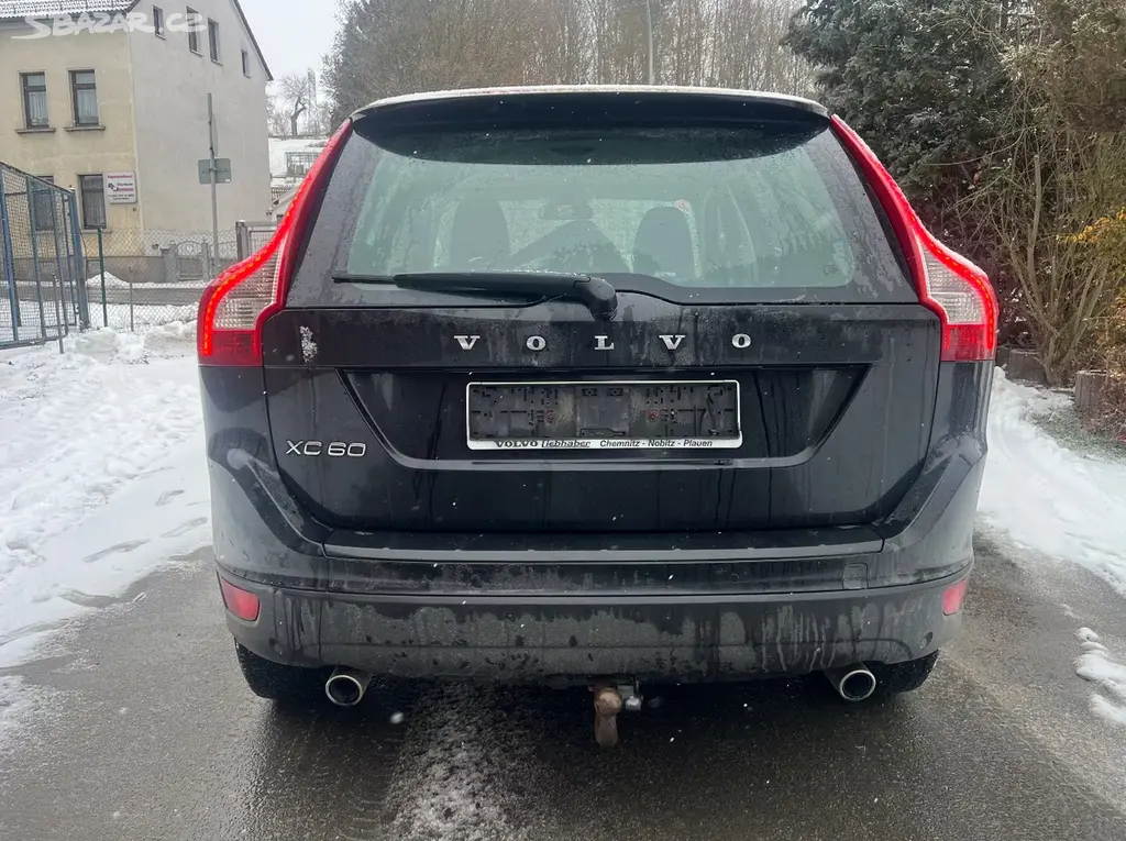 Volvo XC60 2.4D 4x4 Momentum 120kw - fotka 5