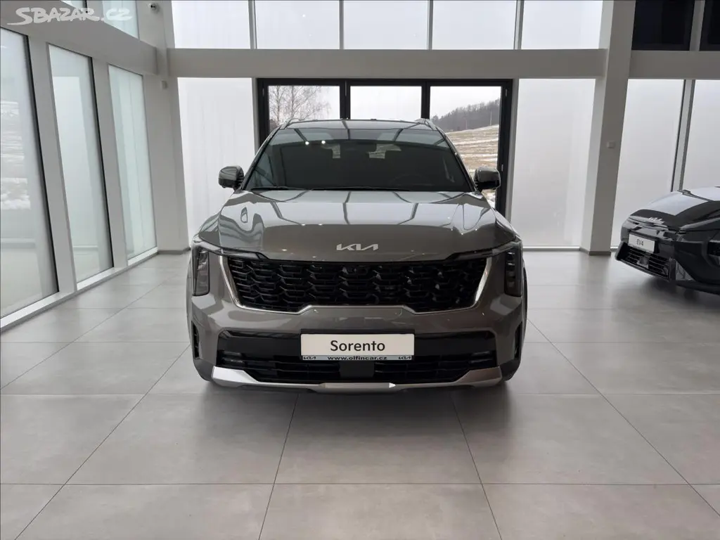 Kia Sorento, 2,2 CRDI 4x4 8DCT TOP - fotka 2