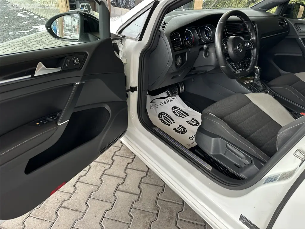 Volkswagen Golf Variant, 2,0 TSi 221kW 4motion R - fotka 5