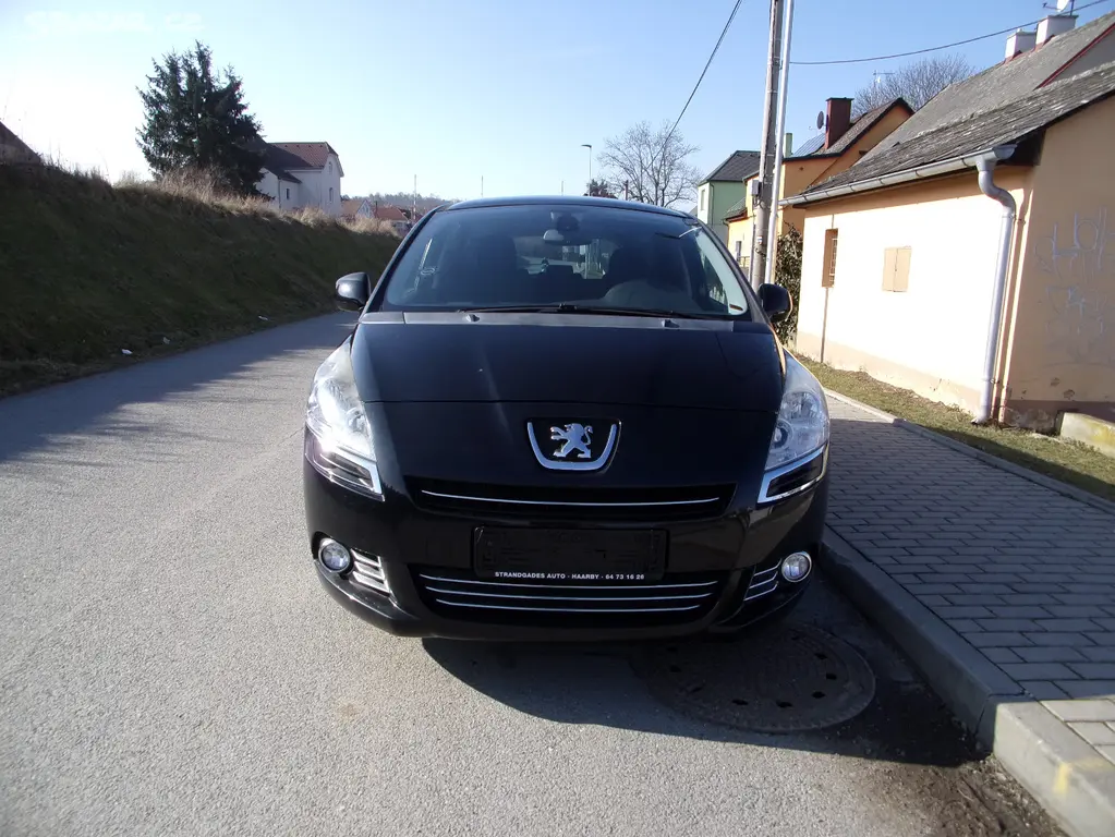 Peugeot 5008 1.6i,digiklima,7 míst,Panorama,1.maj. - fotka 2