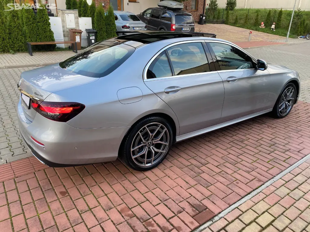 Mercedes-Benz E400d 4MATIC AMG Line Dist Pano 360° - fotka 6