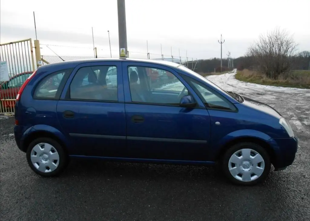 Opel Meriva 1,6 i 16V 74 kW Serviska benzín - fotka 2