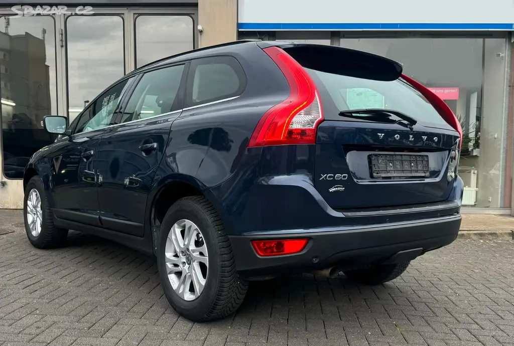Volvo XC60 Momentum 120kw - fotka 4