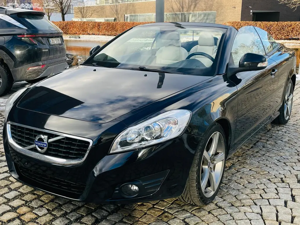 Volvo C70, 2.0 D3 5VÁLEC VÝHŘEV SERVISKA - fotka 2