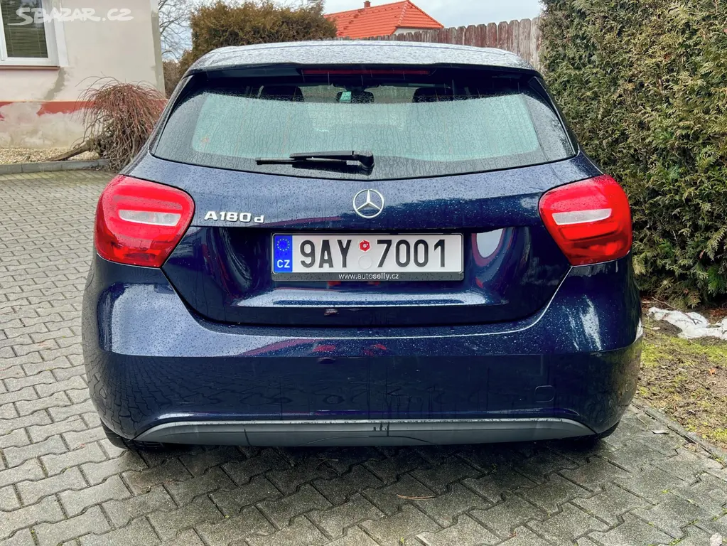 Mercedes-Benz Třídy A 180 d Sport automat / 2018 - fotka 4