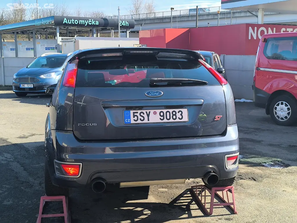 Ford Focus ST 225 2.5i Turbo 5V,ALU 18" - fotka 6