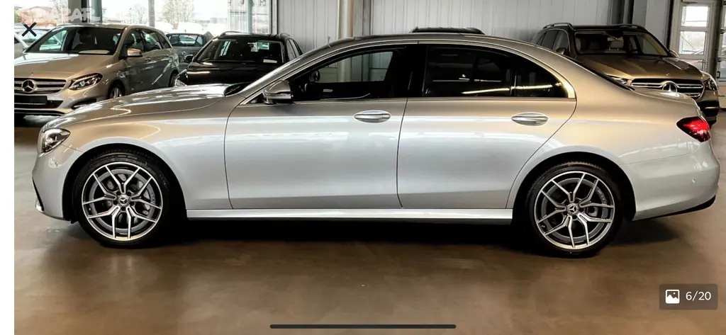 Mercedes-Benz E400d 4MATIC AMG Line Dist Pano 360° - fotka 3