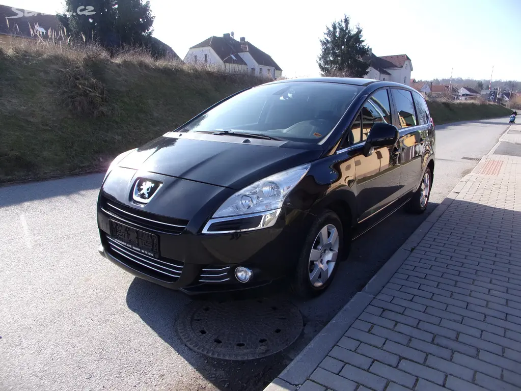 Peugeot 5008 1.6i,digiklima,7 míst,Panorama,1.maj. - fotka 3