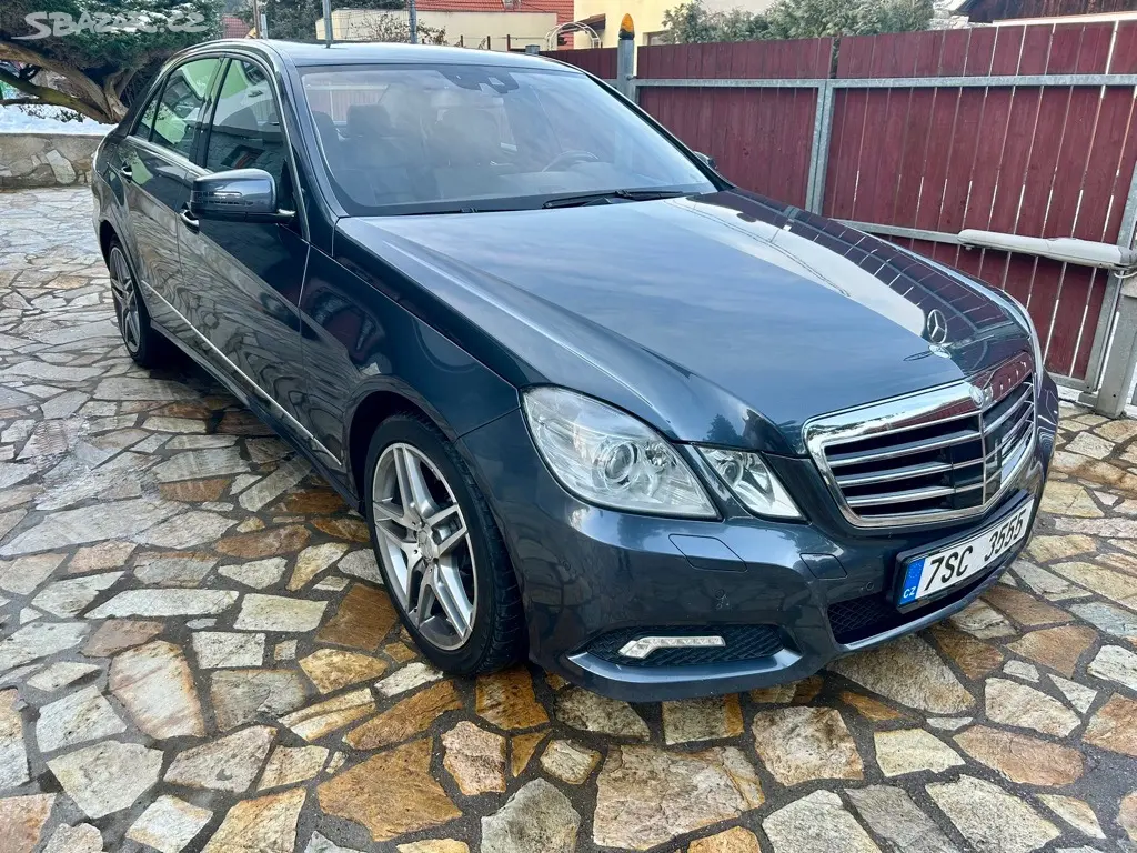 Mercedes-Benz Třídy E, 350CGI 200KW 4 MATIC AVANTGARD - fotka 3