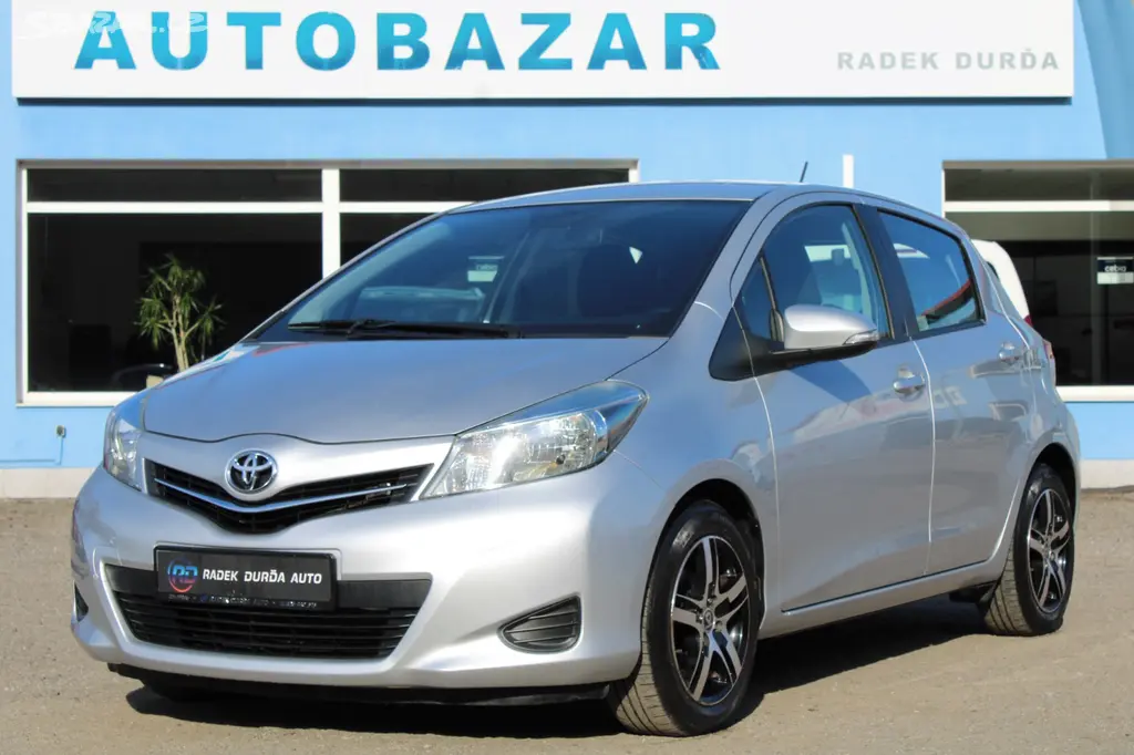Toyota Yaris 1,0 VVT-i NOVÉ V ČR,1.MAJITEL,2012