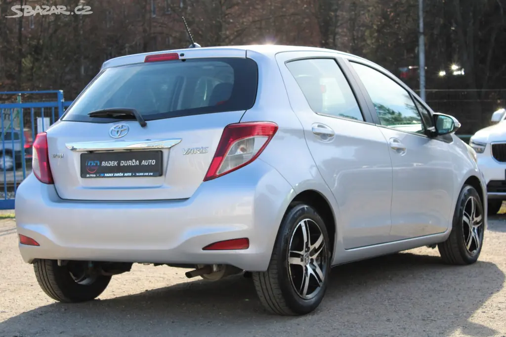 Toyota Yaris 1,0 VVT-i NOVÉ V ČR,1.MAJITEL,2012 - fotka 5