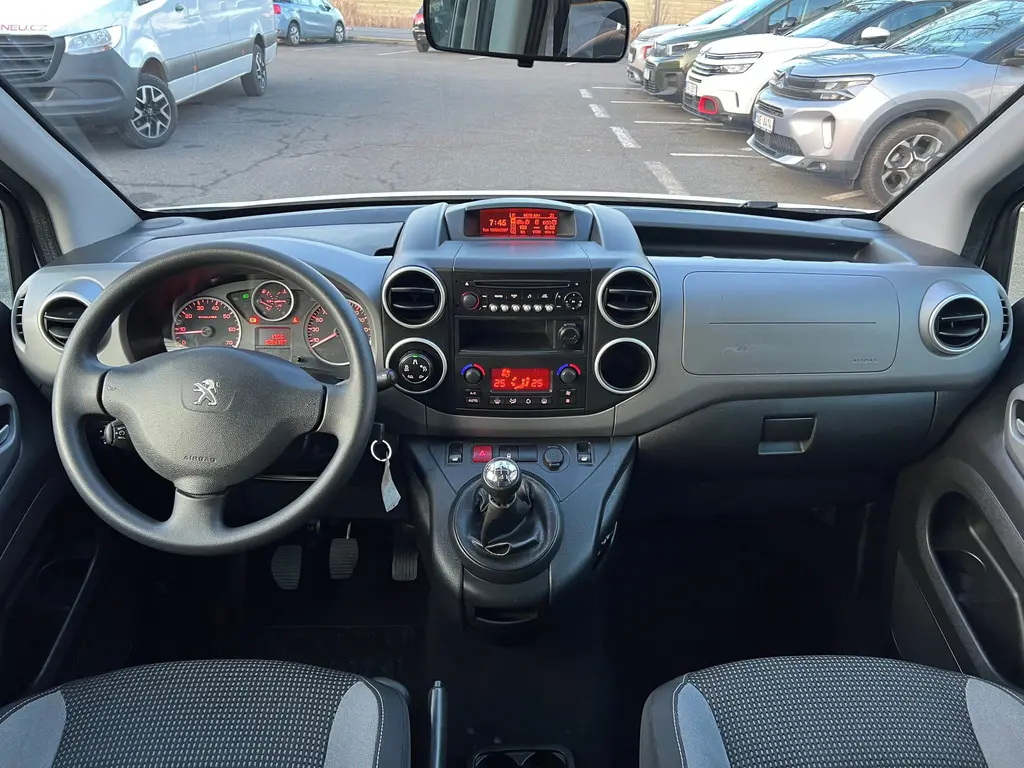 Peugeot Partner, 1.2 110k SERVIS ZÁRUKA TAŽNÉ - fotka 3