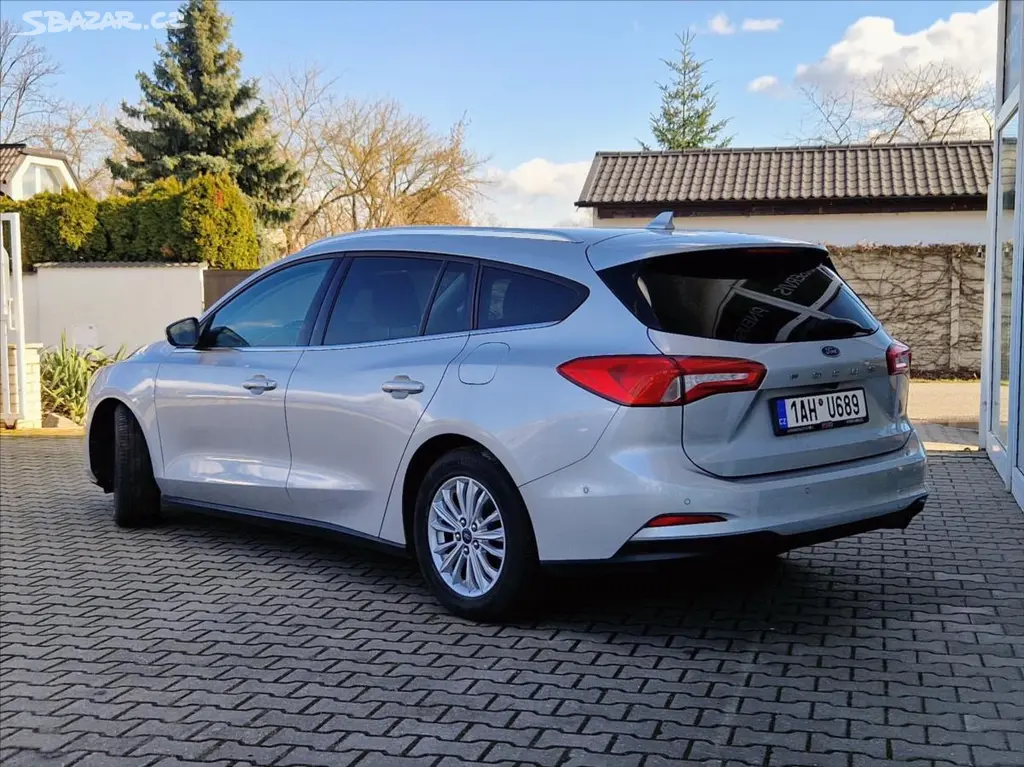 Ford Focus, 1,5 EB Titanium LED Webasto - fotka 3