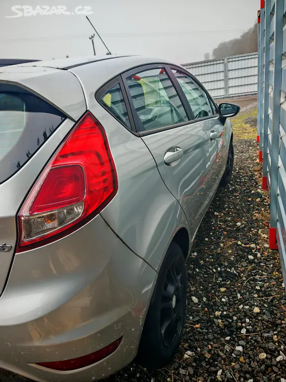 Ford Fiesta 1.5tdci, klima, havarované, 2016. - fotka 2