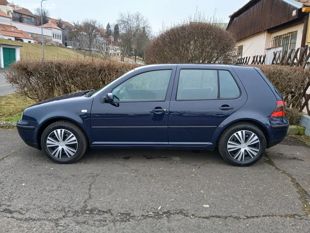 Volkswagen Golf 1.4 16V - fotka 2