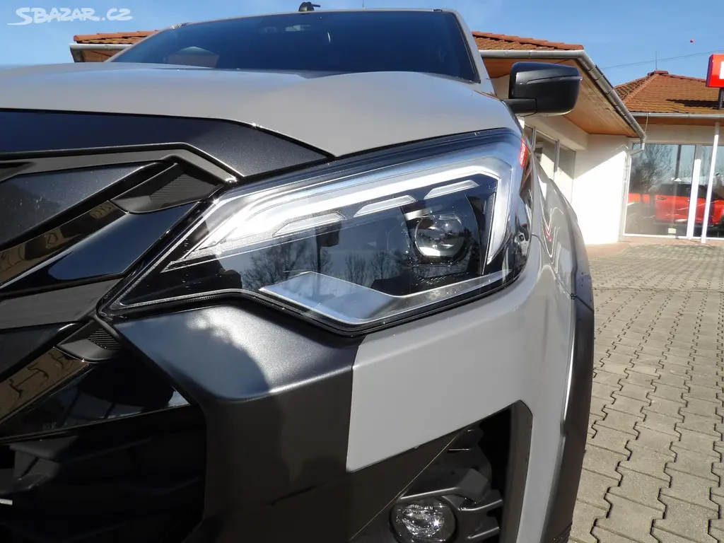 Isuzu D-Max, V-Cross Double Cab 4x4 A/T - fotka 4