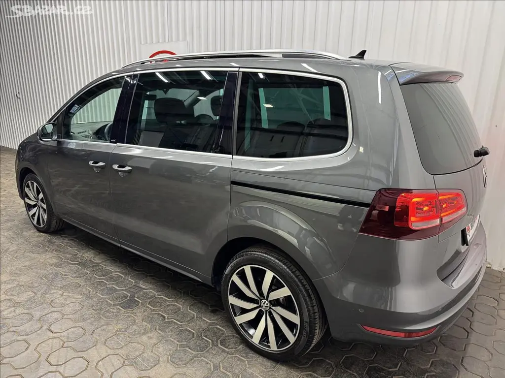 Volkswagen Sharan, 2.0TSI 162KW DSG ACC DCC 2XALU - fotka 6