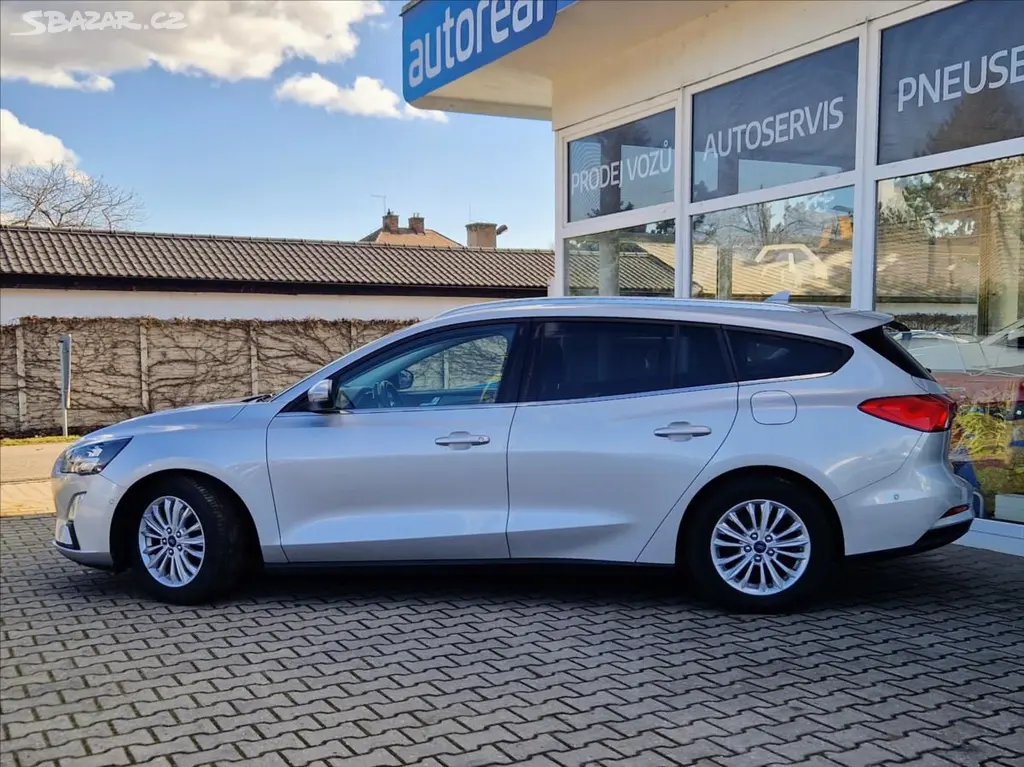 Ford Focus, 1,5 EB Titanium LED Webasto - fotka 2