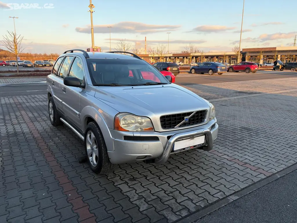 Volvo XC90 2.5T 154kw 4x4 manuál ČR
