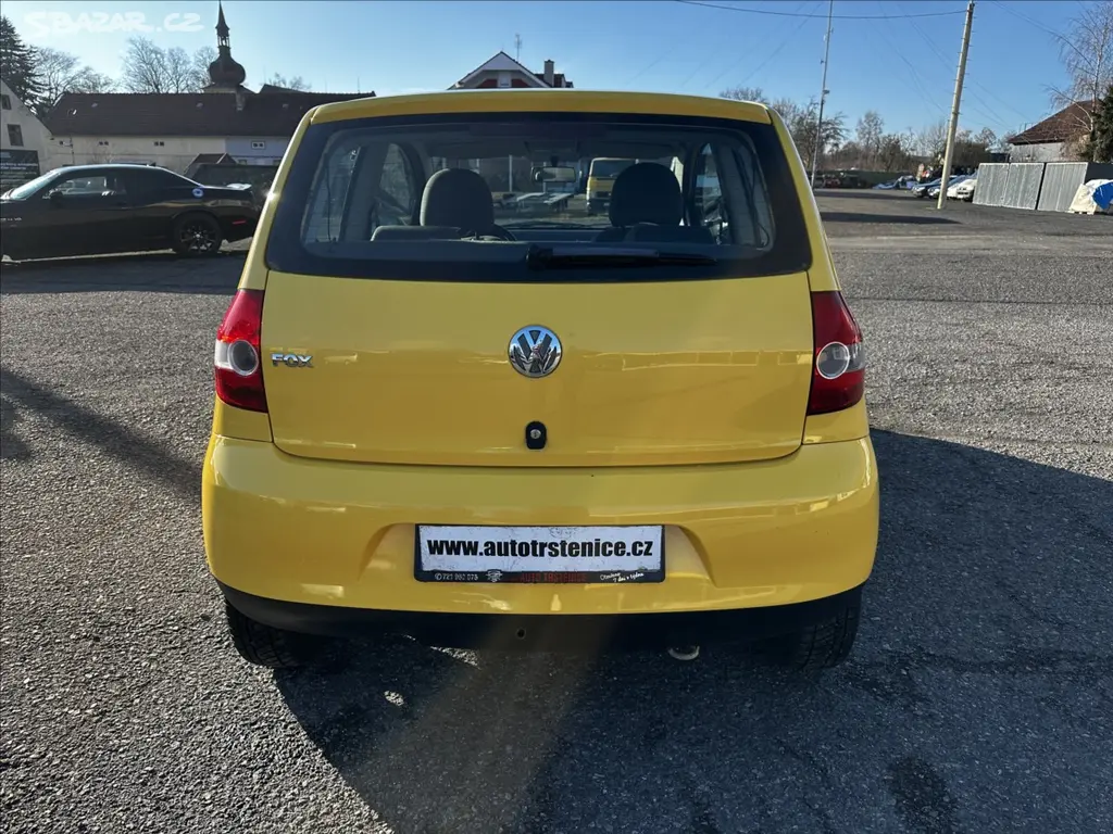 Volkswagen Fox, 1,2 i-MÁLO KM-PO SERVISE - fotka 4