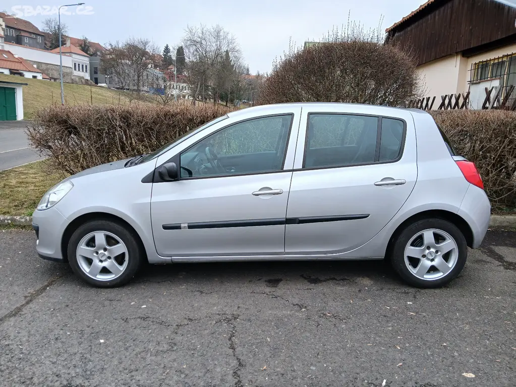 Renault Clio 1.2i PĚKNÝ STAV serviska - fotka 2