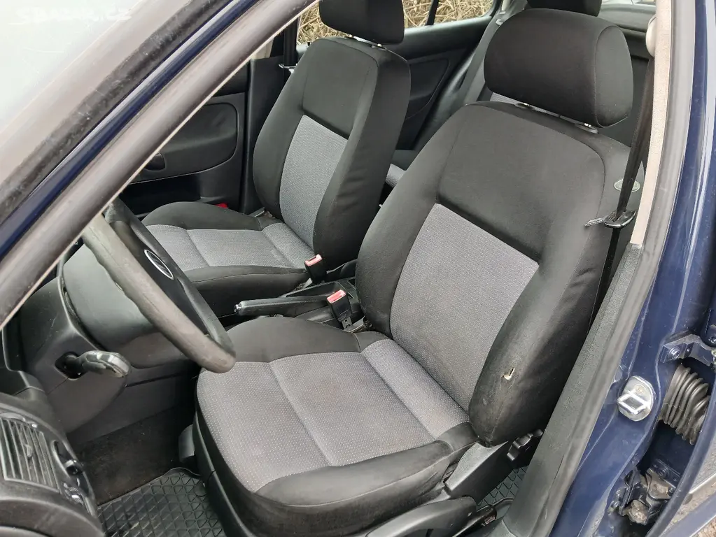 Volkswagen Golf 1.4 16V - fotka 6