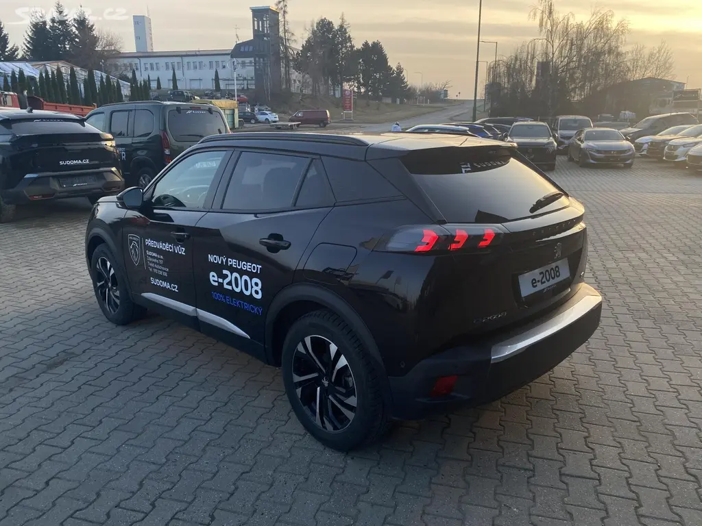 Peugeot 2008, e-GT Elektromotor 100kW/136k - fotka 5