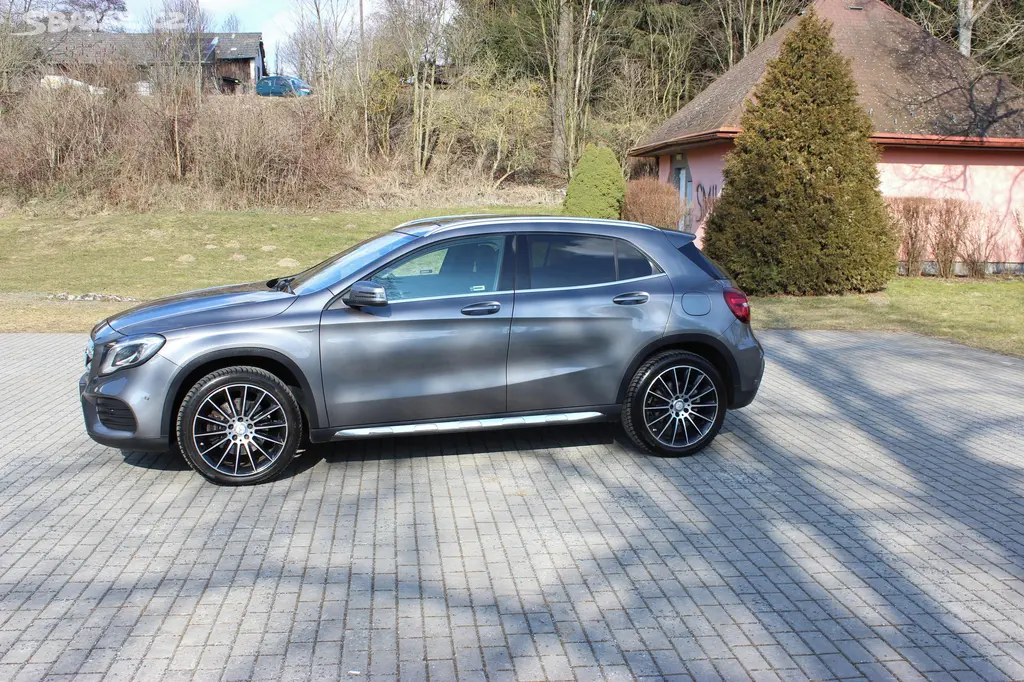 Mercedes-Benz GLA, 220D AMG 4MATIC 130KW - fotka 5