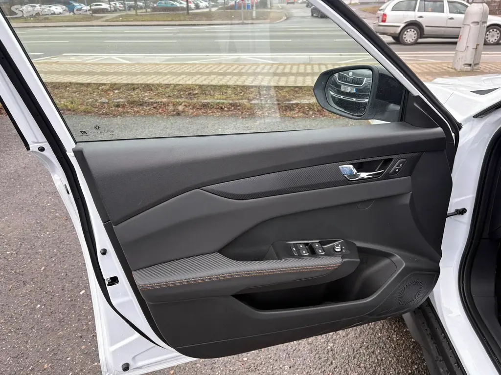 Dongfeng Shine, 1.5L 86kw 6DTC E1 SHINE GS - fotka 5
