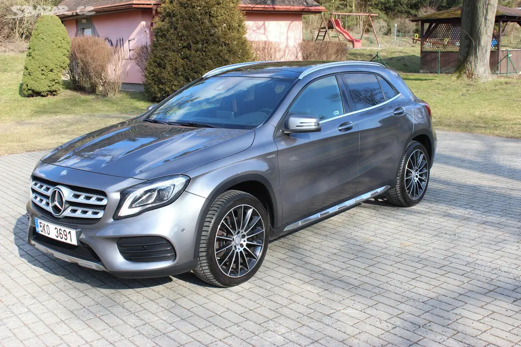 Mercedes-Benz GLA, 220D AMG 4MATIC 130KW - fotka 2