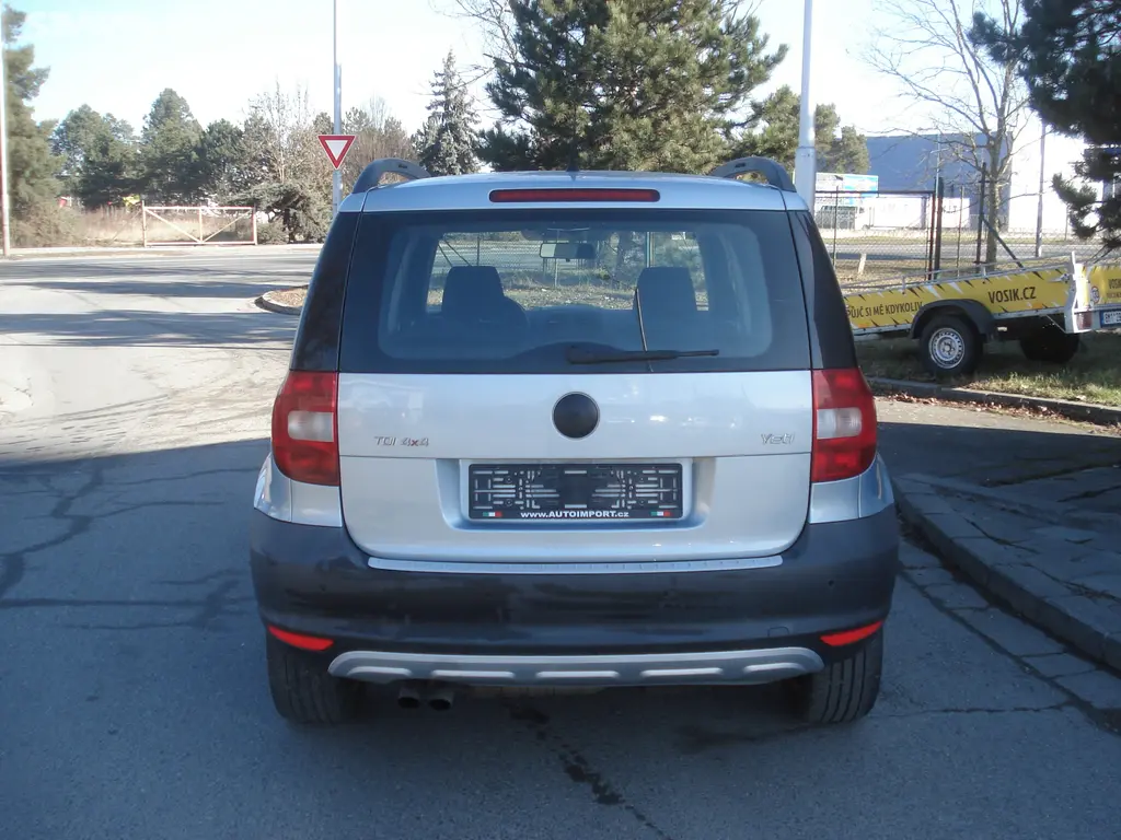 Škoda Yeti, 2.0 TDi 4x4 ELEGANCE - fotka 4