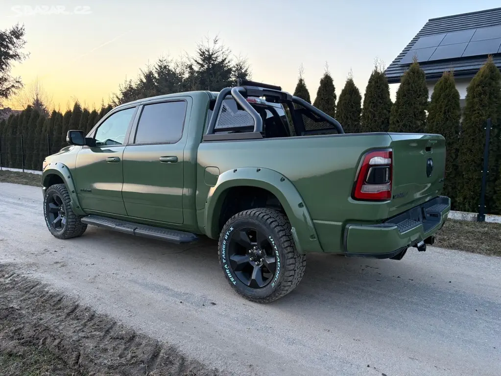 Dodge Ram 1500 motor 5.7 HEMI rok 2022 - fotka 2